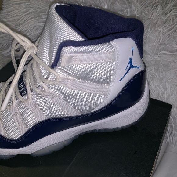 Jordan 11 retro UNC - Picture 5 of 6